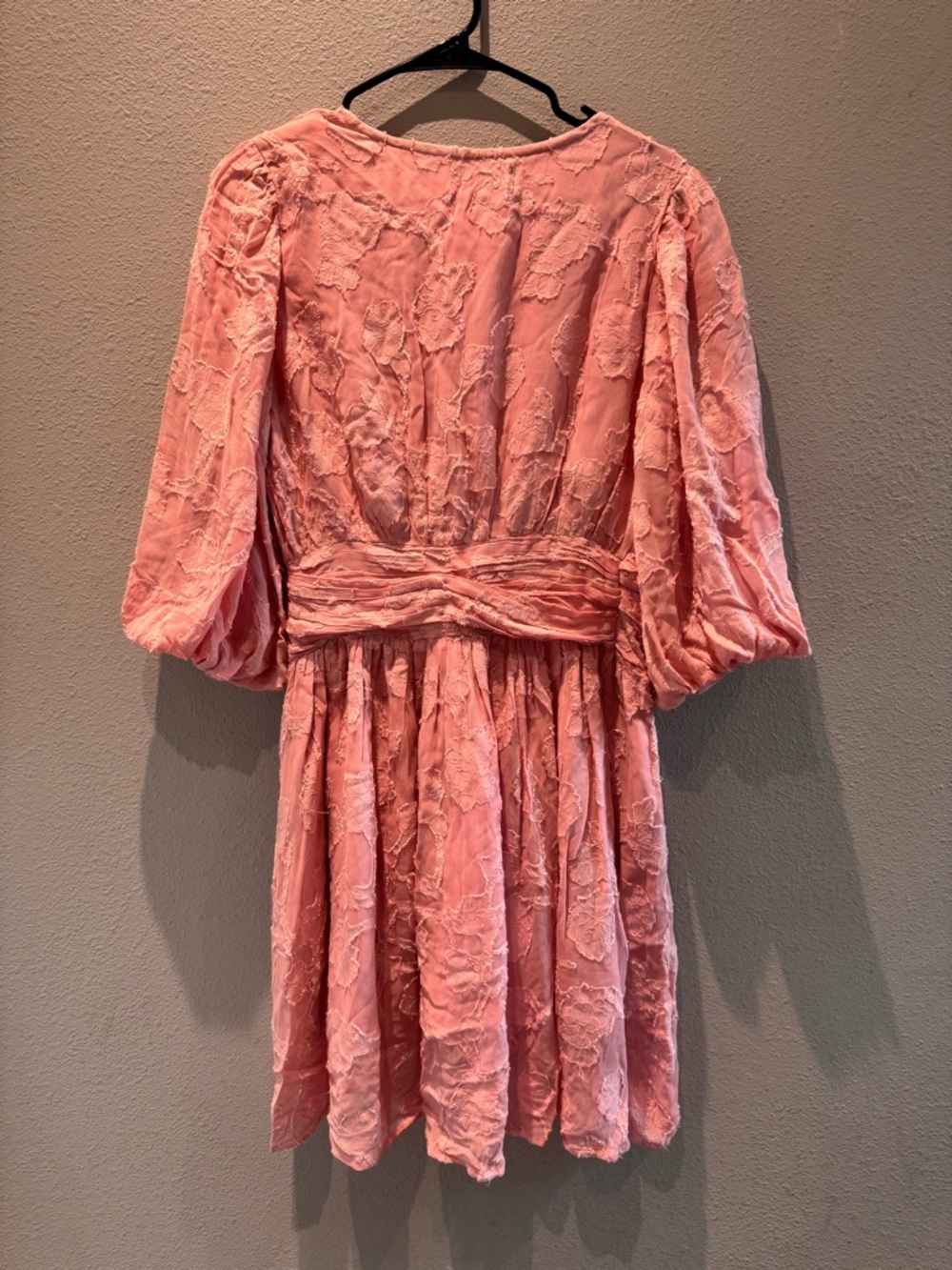 CIEBON Dusty Pink Textured V-Neck Dress - Picture 7 of 10